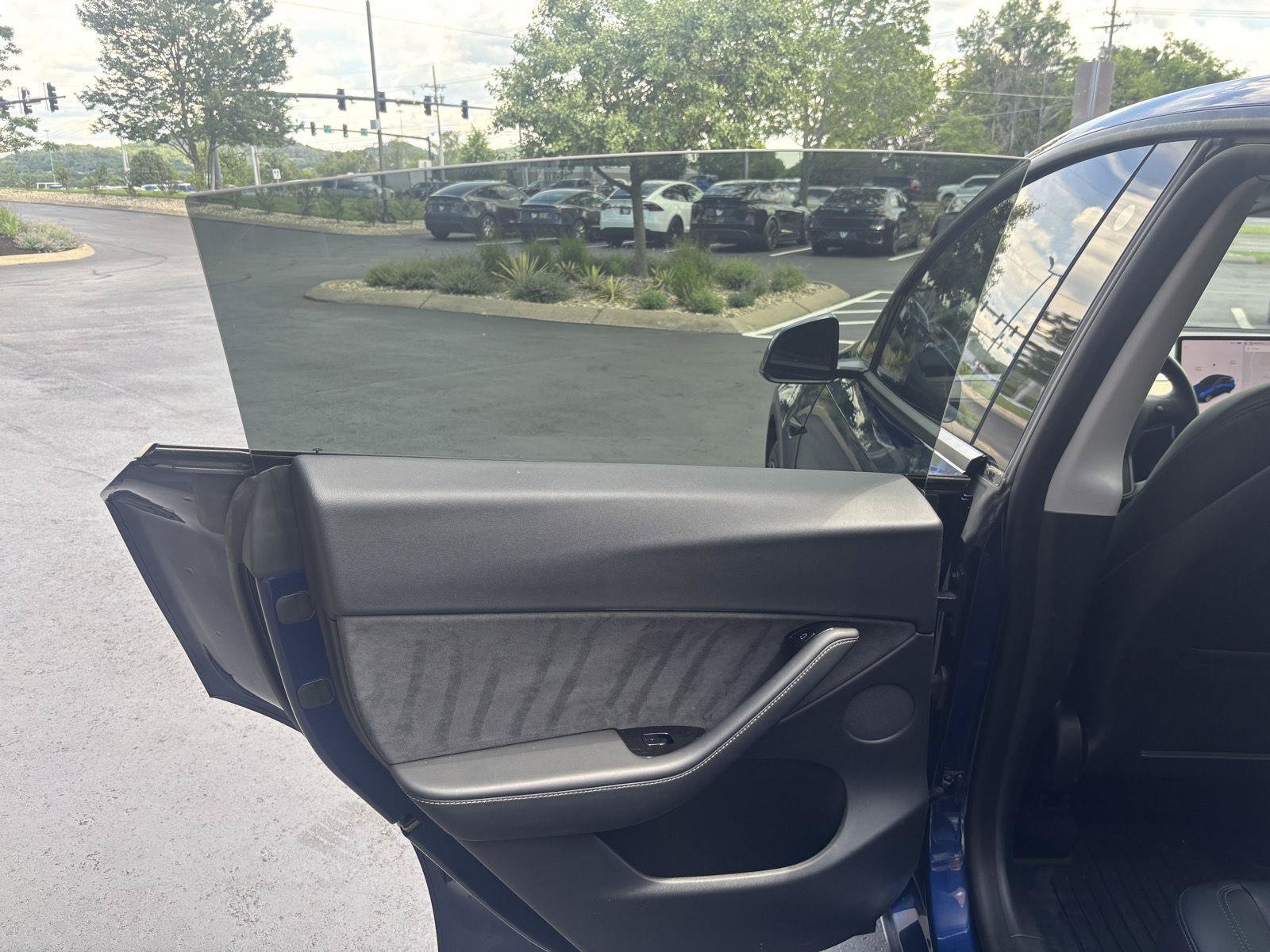 Used 2021 Tesla Model Y Long Range AWD/4WD image 13