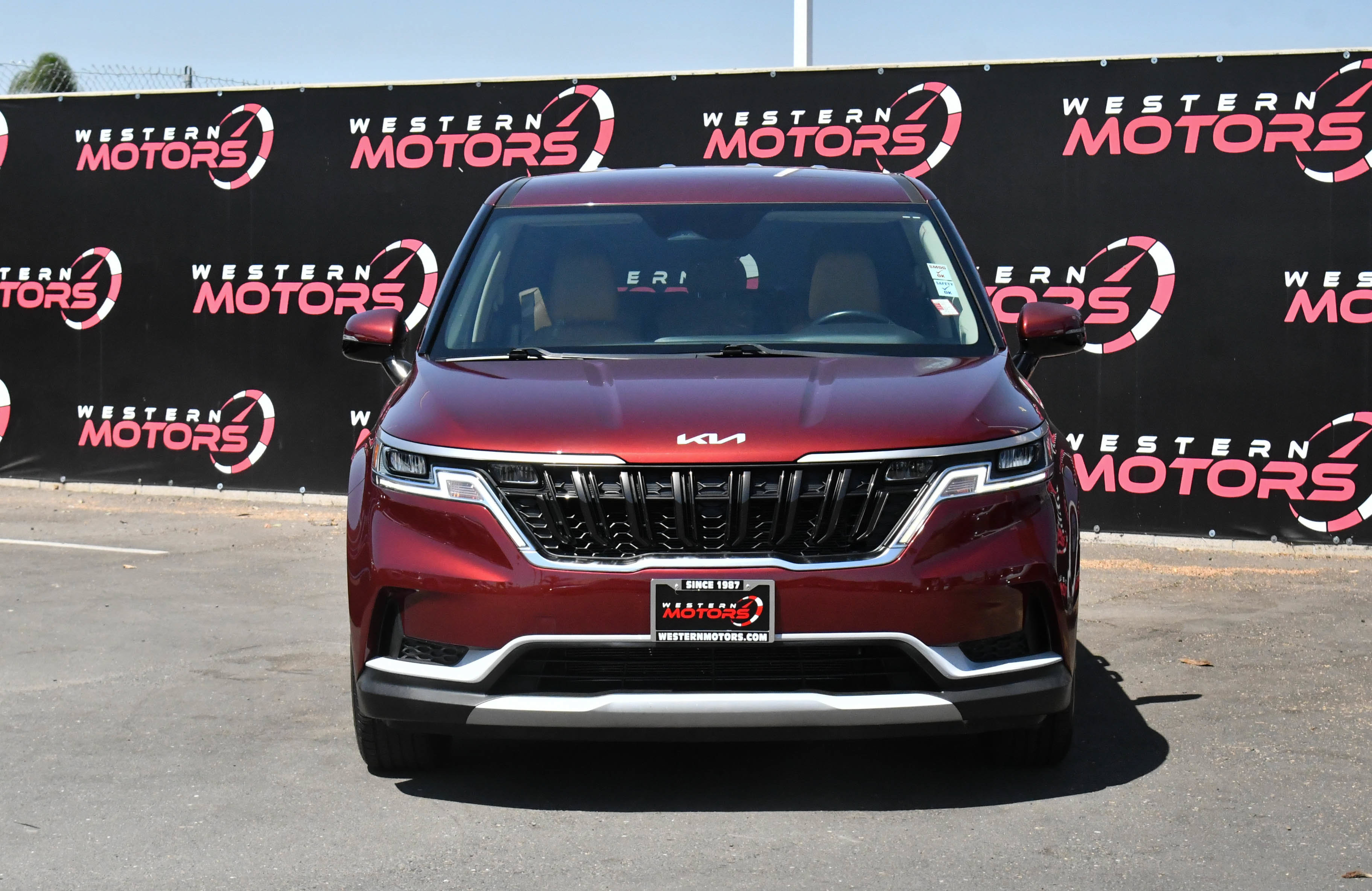 Used 2022 Kia Carnival LX FWD image 2