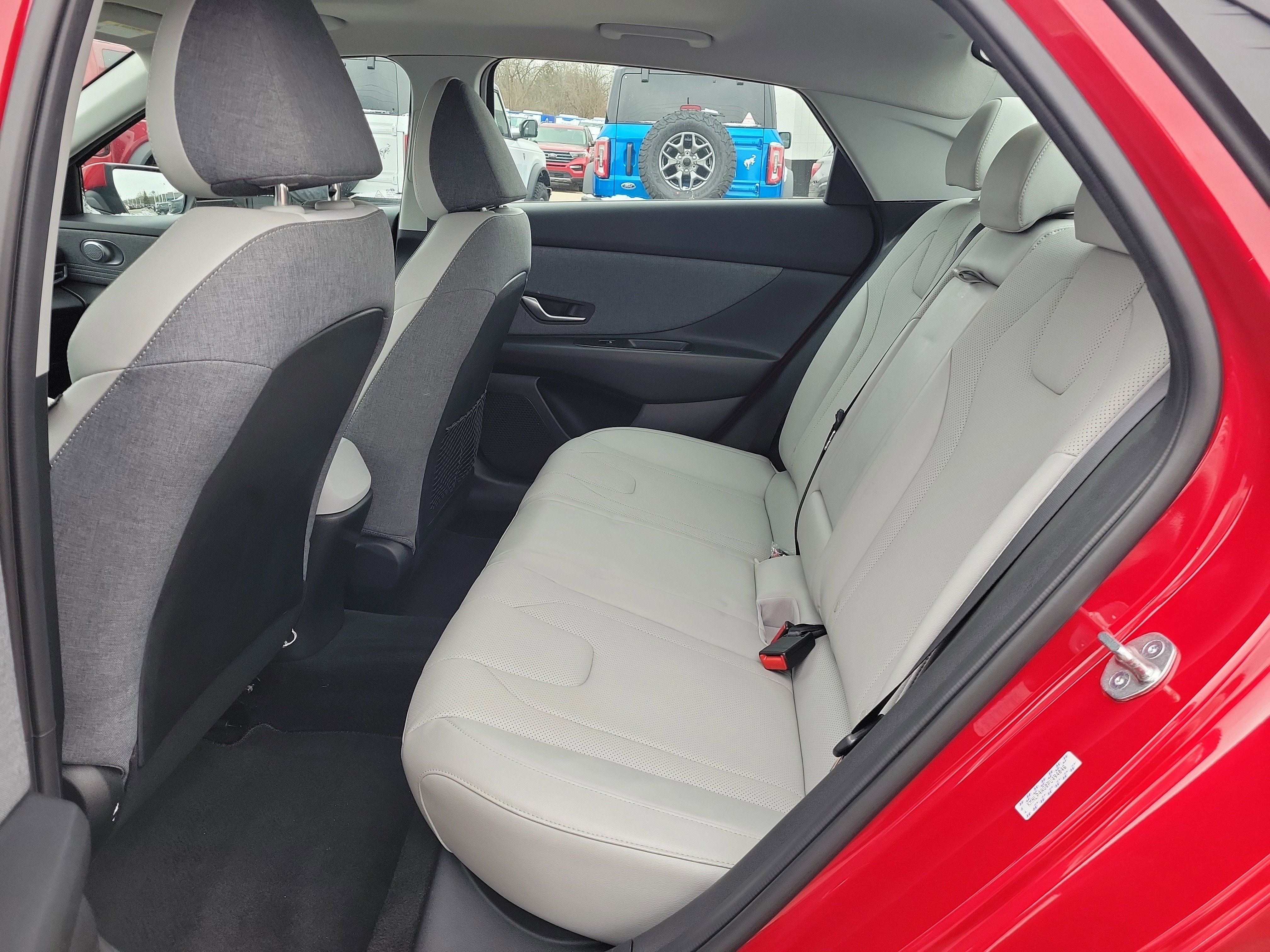 Used 2023 Hyundai Elantra Limited image 12