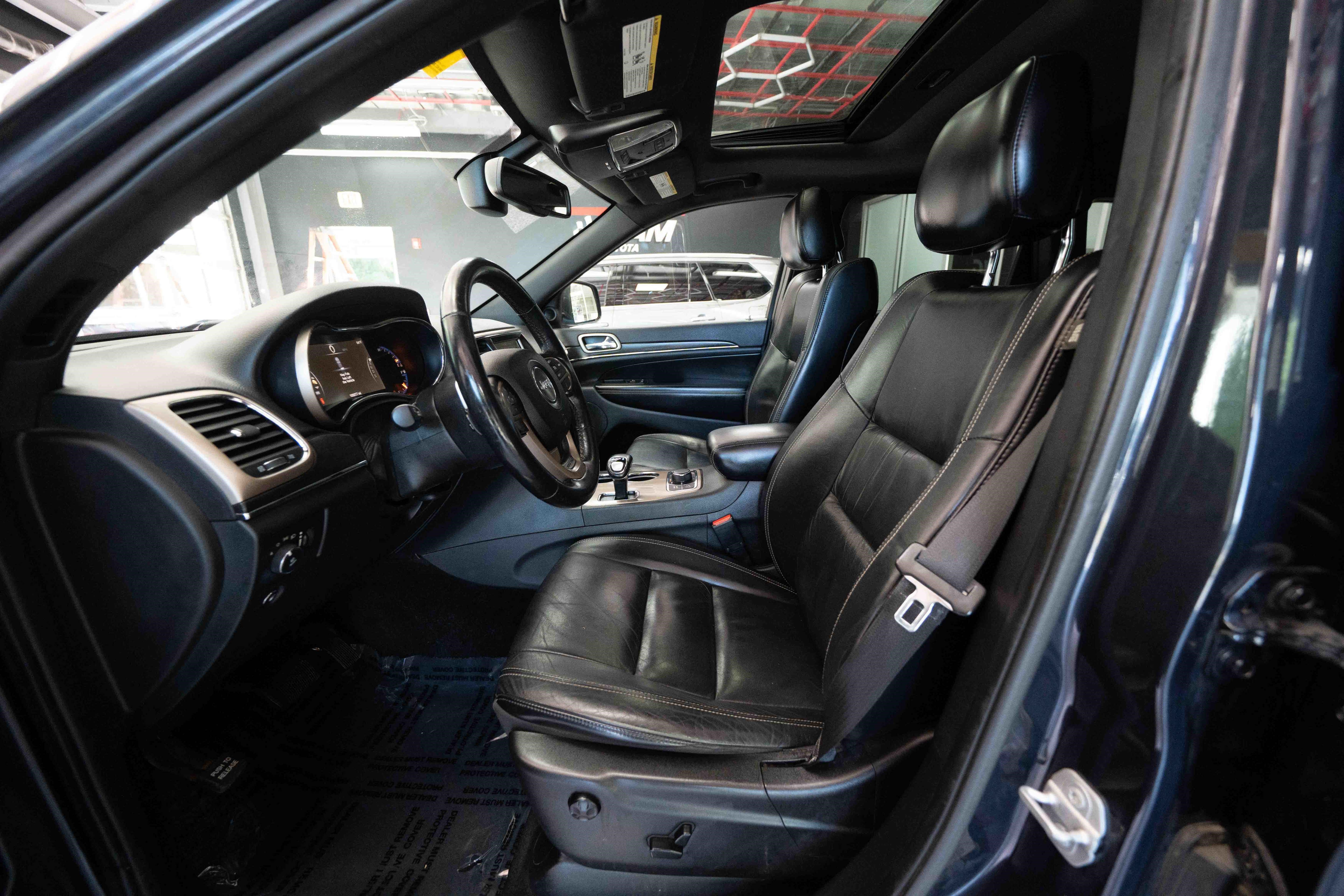 Used 2015 Jeep Grand Cherokee Limited AWD/4WD image 9