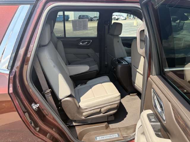 Used 2022 Chevrolet Tahoe LT w/ Luxury Package AWD/4WD image 15