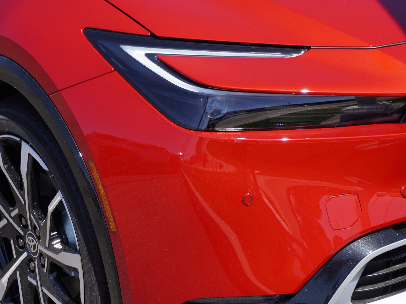 New 2026 Toyota Prius Plug-In Hybrid FWD image 3