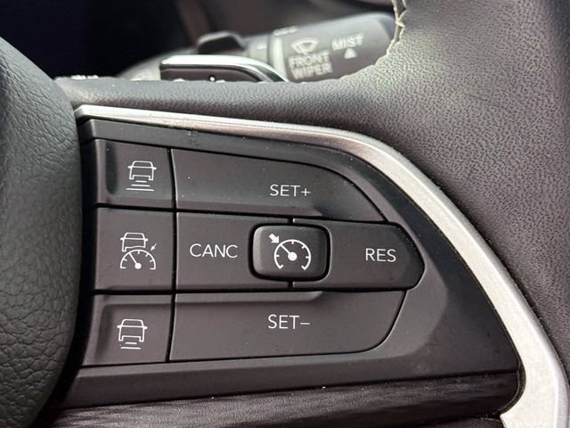 Used 2023 Jeep Grand Cherokee Altitude AWD/4WD image 24