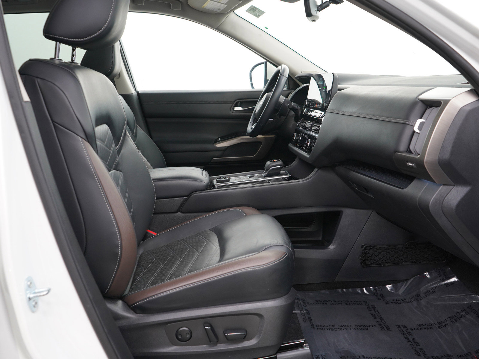 Used 2023 Nissan Pathfinder Platinum image 13