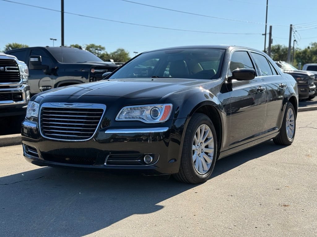 Used 2014 Chrysler 300 w/ Driver Convenience Group RWD image 2