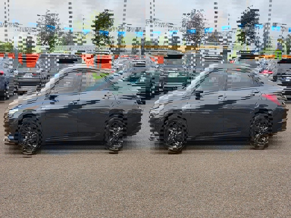 Used 2023 Hyundai Elantra SEL w/ Cargo Package image 6