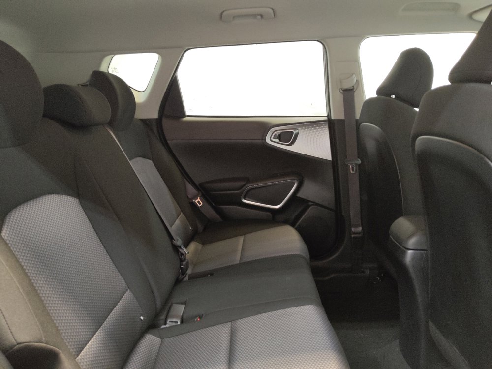 Used 2022 Kia Soul LX image 19
