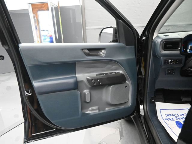 New 2025 Ford Maverick Lariat w/ Black Appearance Package image 9