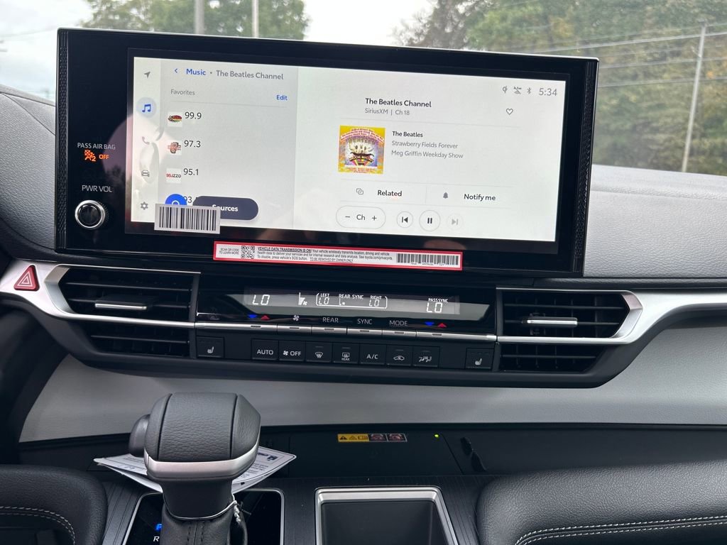 New 2025 Toyota Sienna XLE image 18