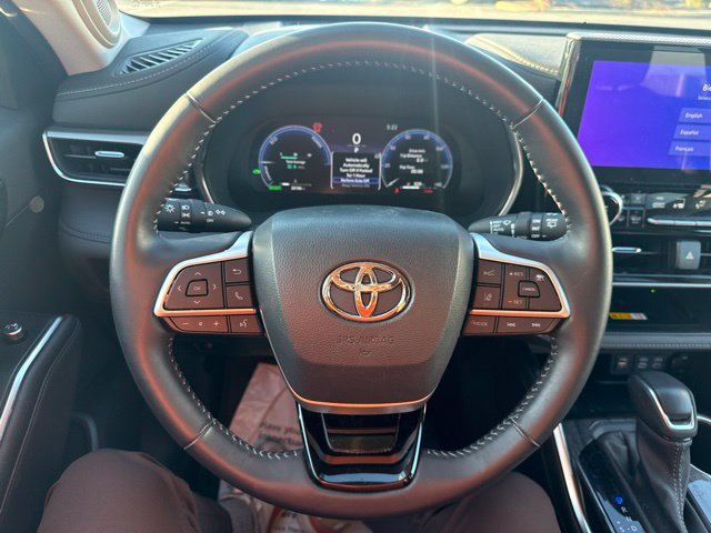 Used 2025 Toyota Highlander Platinum AWD/4WD image 21