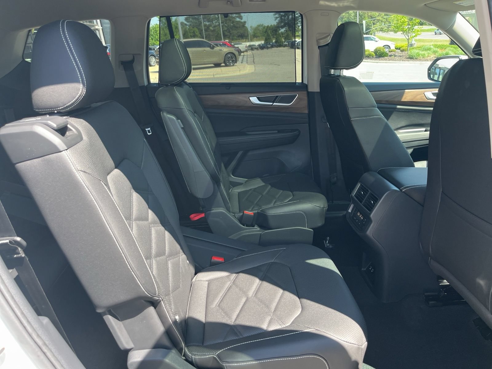 New 2026 Volkswagen Atlas SE FWD image 32