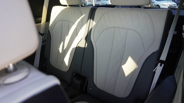 Used 2024 BMW X7 xDrive40i w/ Executive Package AWD/4WD image 15