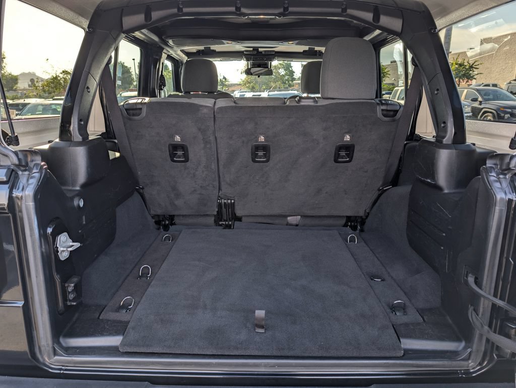 Used 2024 Jeep Wrangler Unlimited Sport AWD/4WD image 12