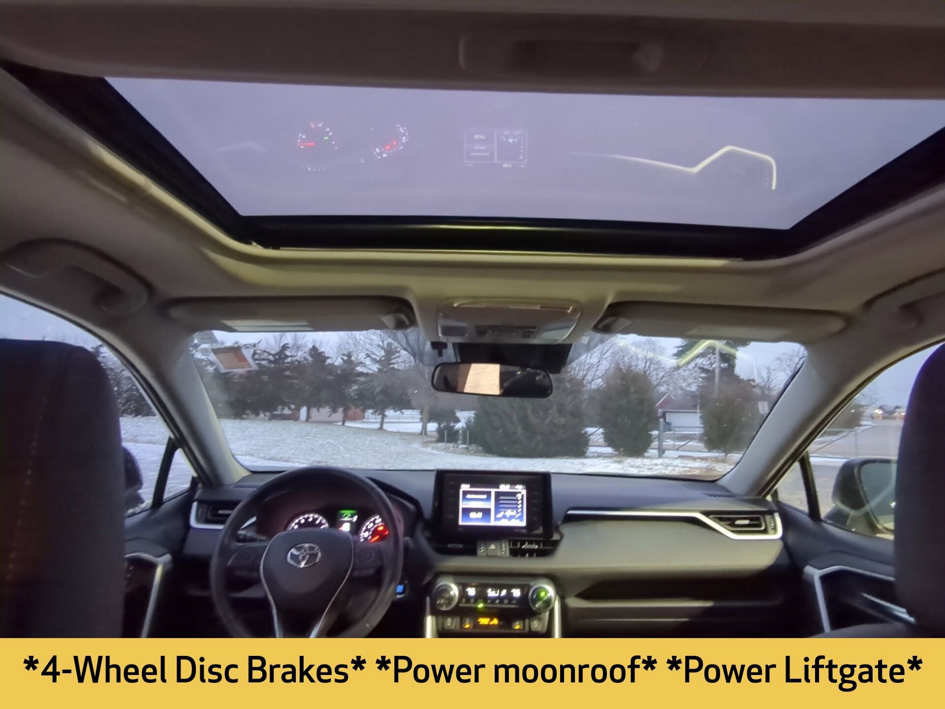 Used 2021 Toyota RAV4 XLE Premium image 11