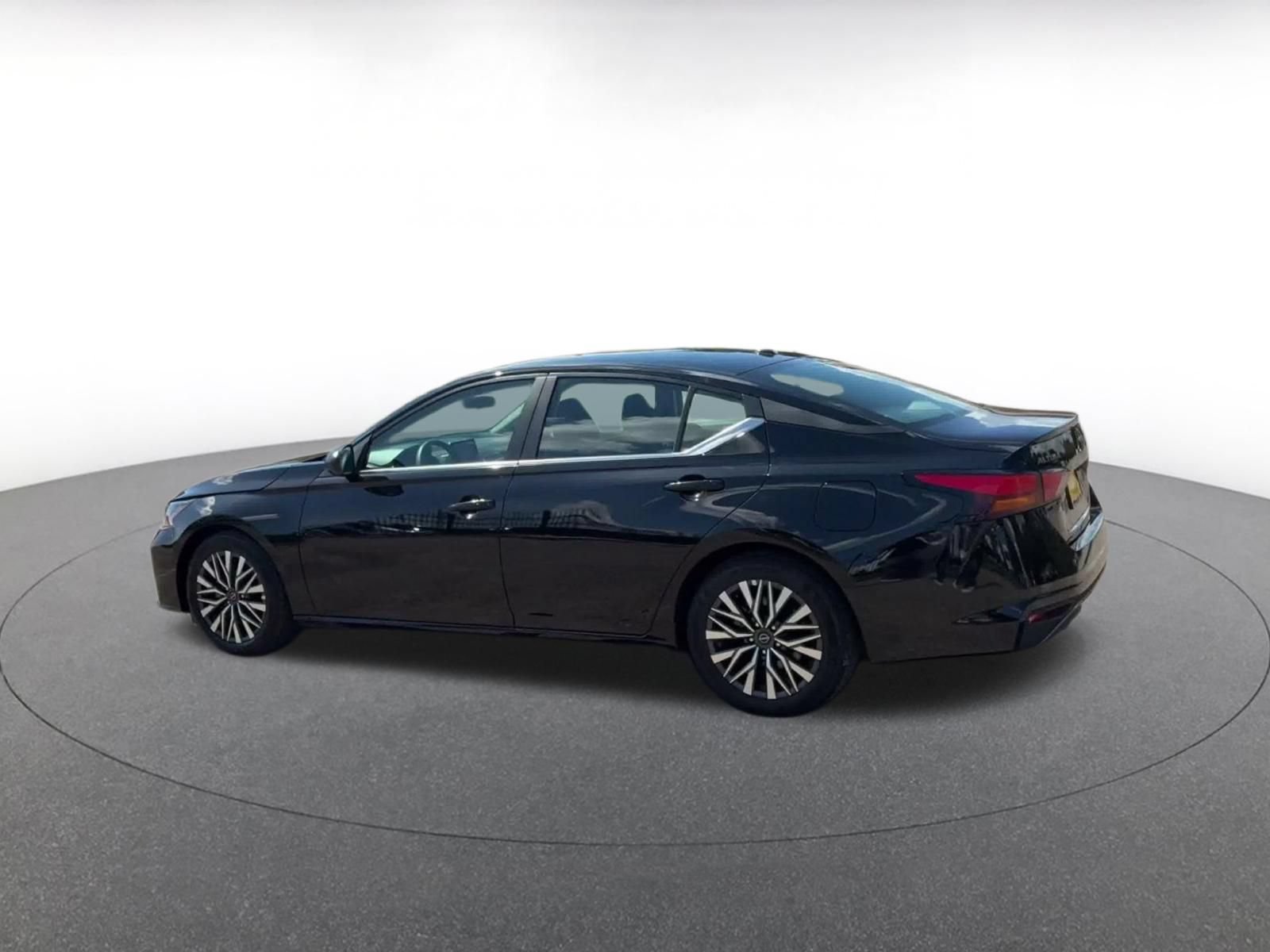 Used 2026 Nissan Altima 2.5 SV FWD image 9