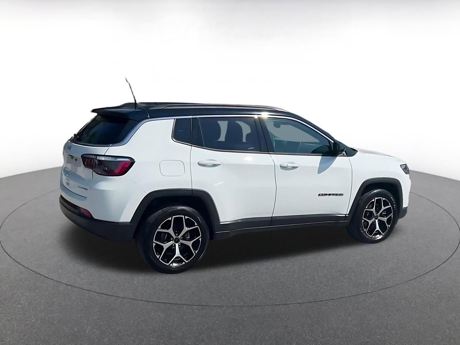 Used 2025 Jeep Compass Limited AWD/4WD image 15