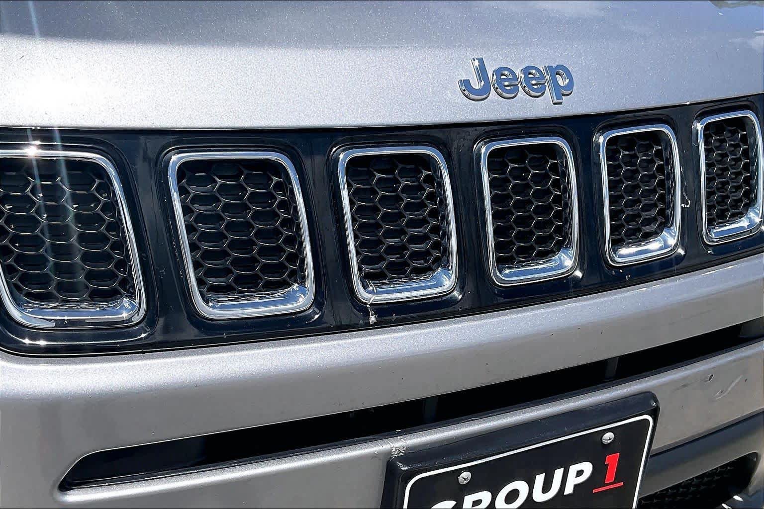 Used 2019 Jeep Compass Latitude w/ Cold Weather Group FWD image 29