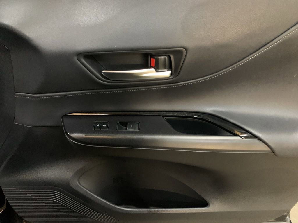 Used 2021 Toyota Venza LE image 19