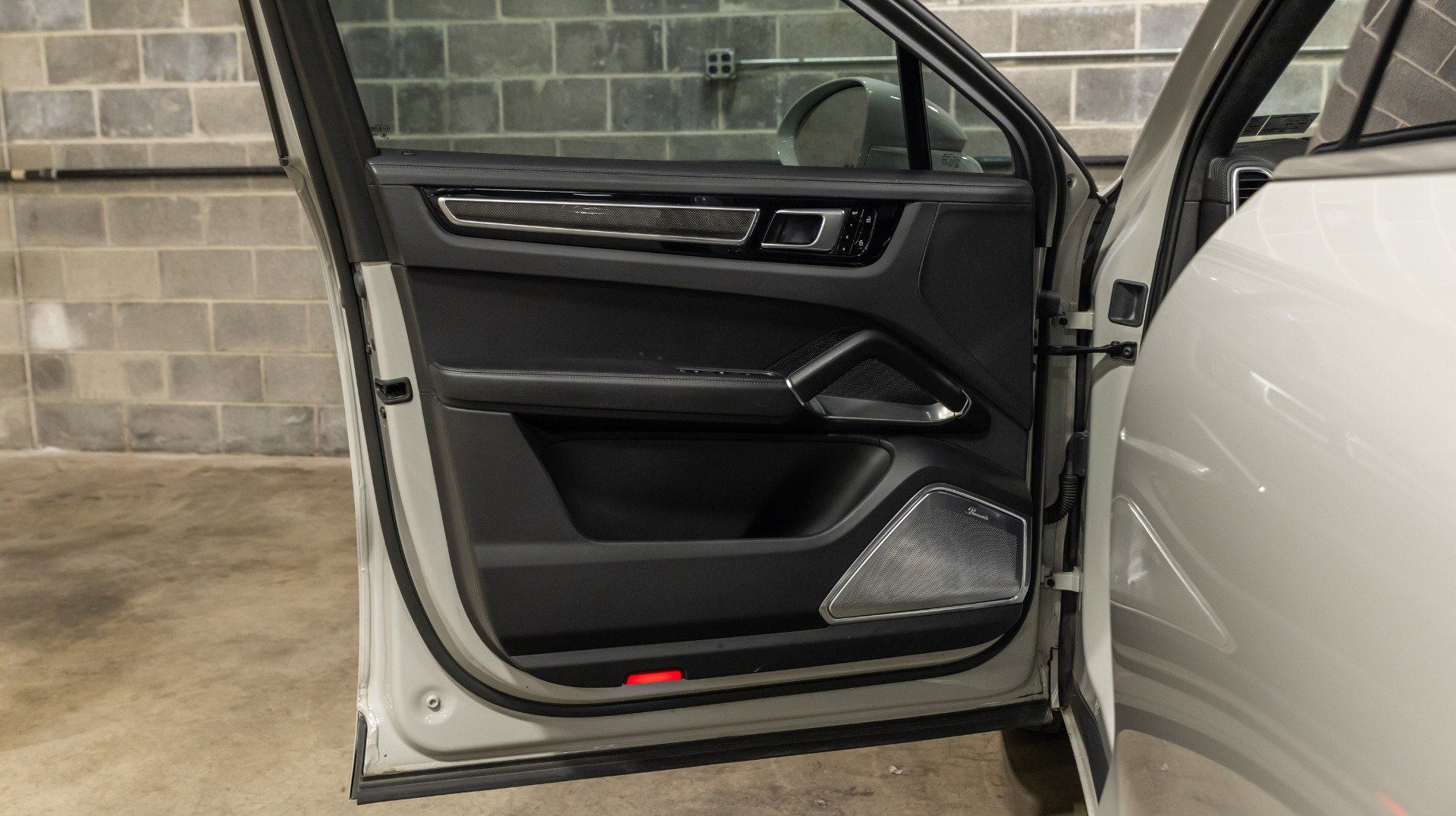 Used 2021 Porsche Cayenne Turbo S image 38