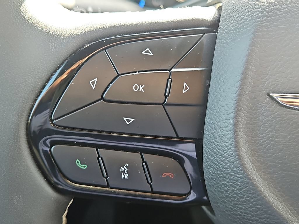 Used 2024 Chrysler Pacifica Limited FWD image 25