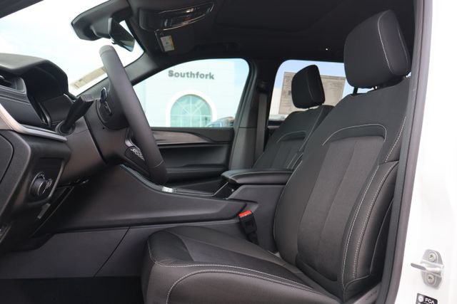 New 2026 Jeep Grand Cherokee Laredo X RWD image 10