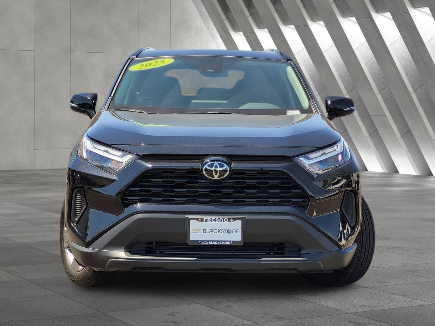Used 2025 Toyota RAV4 XLE AWD/4WD image 9