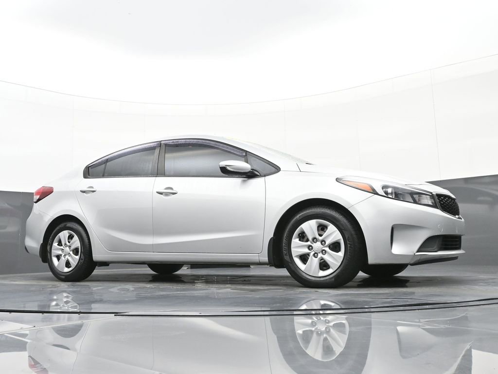 Used 2017 Kia Forte LX image 37