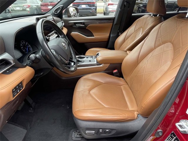 Used 2021 Toyota Highlander Platinum image 18