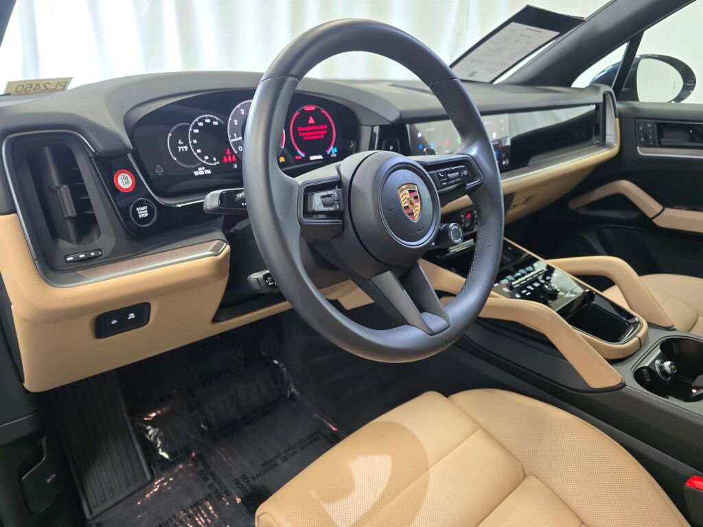 Certified 2025 Porsche Cayenne image 4