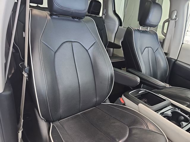 Used 2024 Chrysler Pacifica Limited FWD image 31