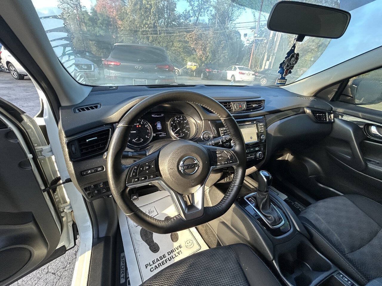 Used 2017 Nissan Rogue Sport SV w/ SV Premium Package AWD/4WD image 6