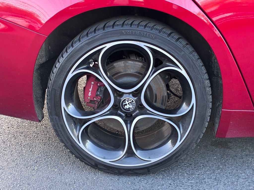 Used 2022 Alfa Romeo Giulia Veloce AWD/4WD image 49