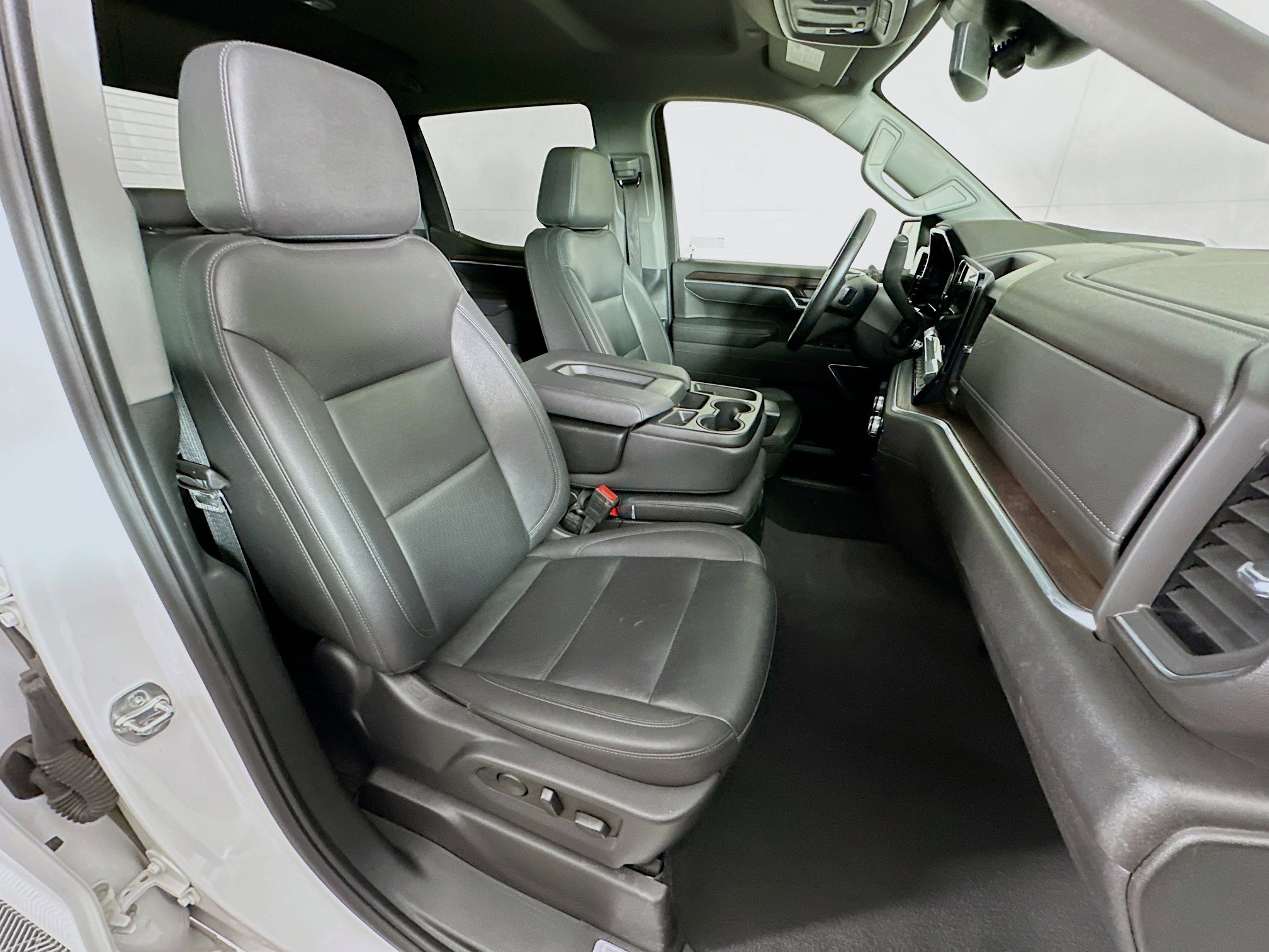 Used 2025 GMC Sierra 1500 SLT image 29