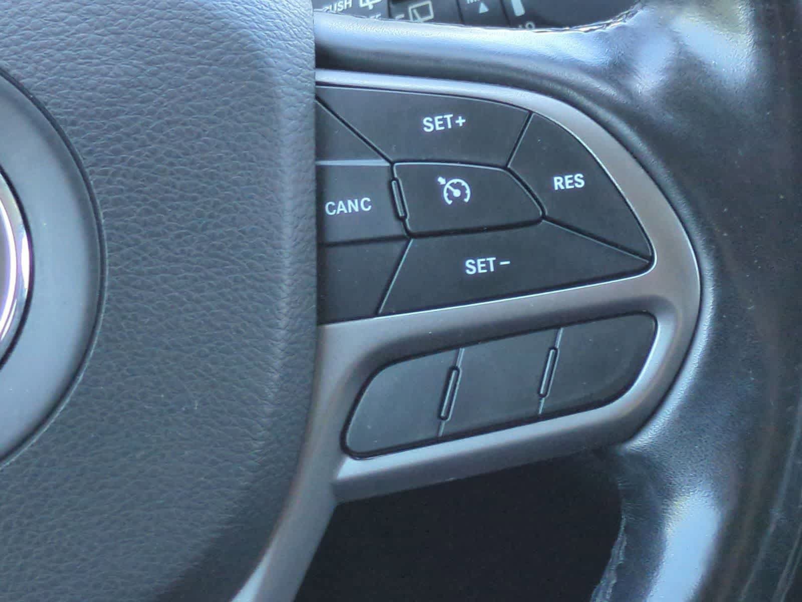 Used 2020 Jeep Cherokee Limited w/ Trailer Tow Group AWD/4WD image 24