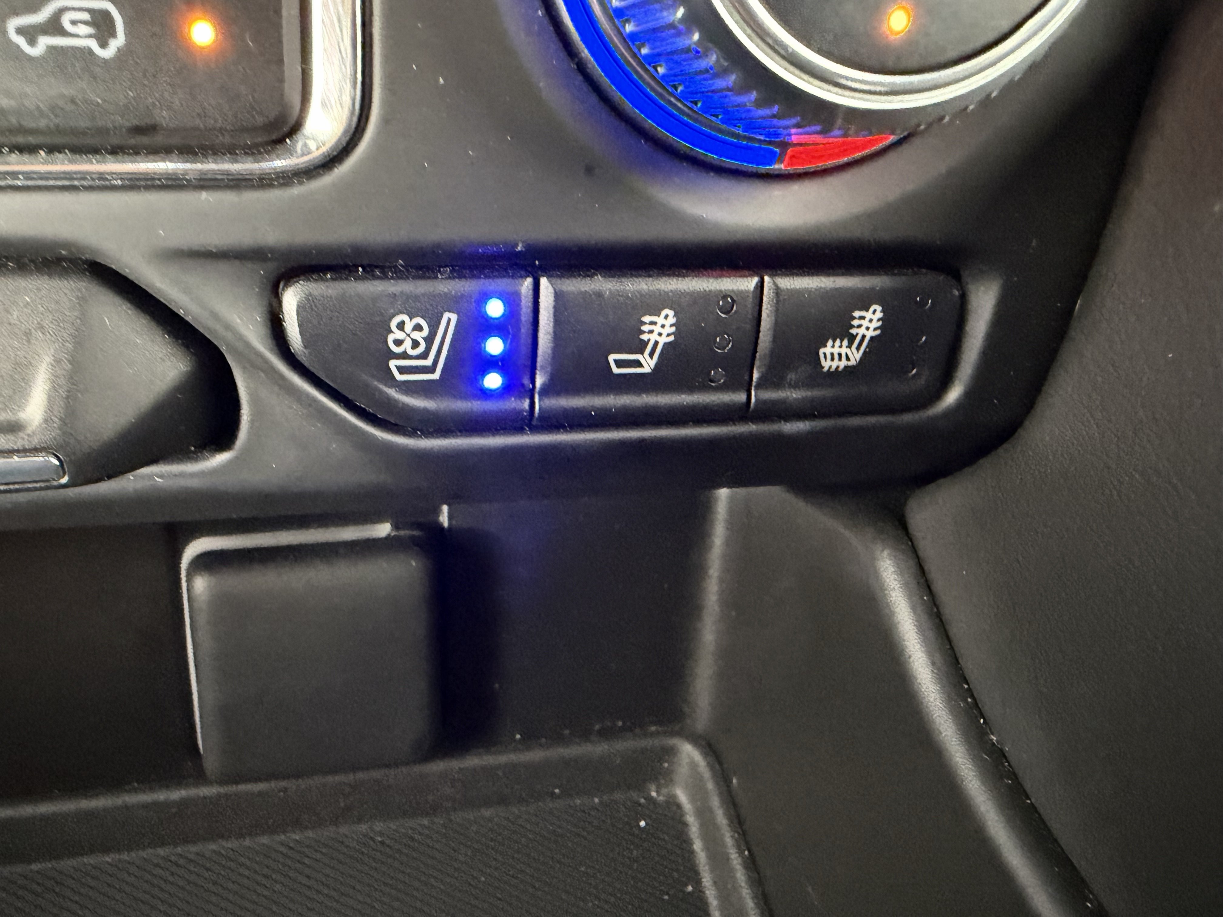 Used 2023 GMC Yukon AT4 w/ LPO, Floor Liner Package AWD/4WD image 29