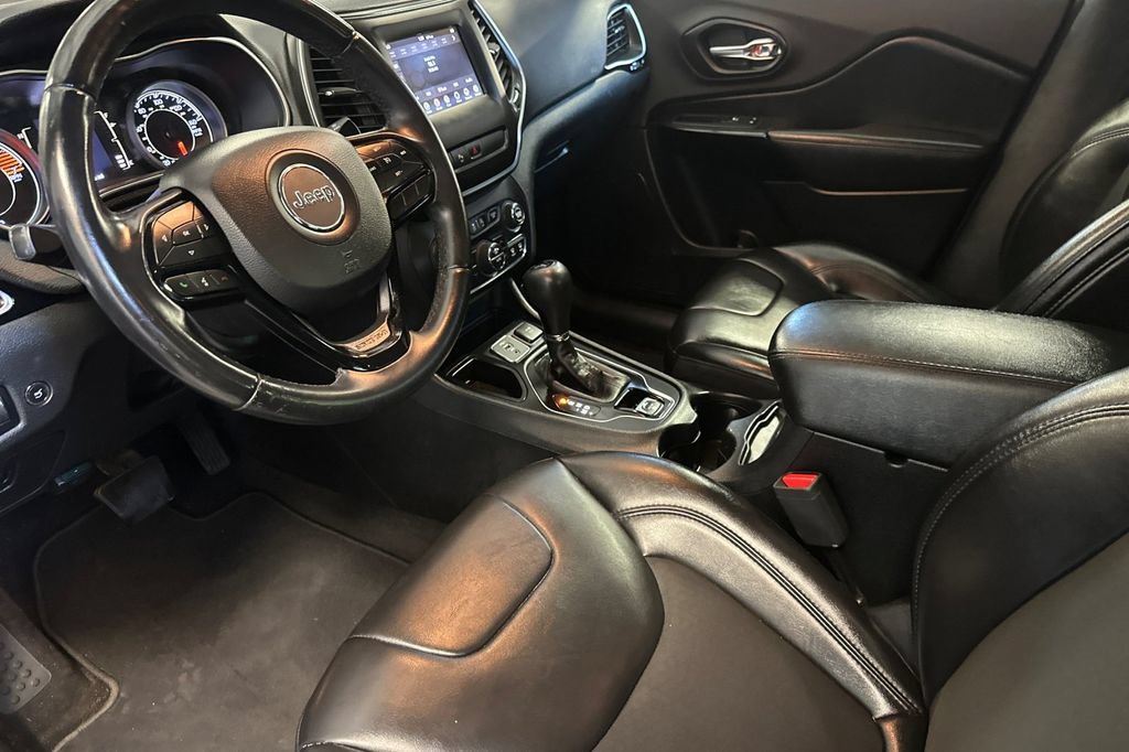 Used 2019 Jeep Cherokee Latitude Plus FWD image 10