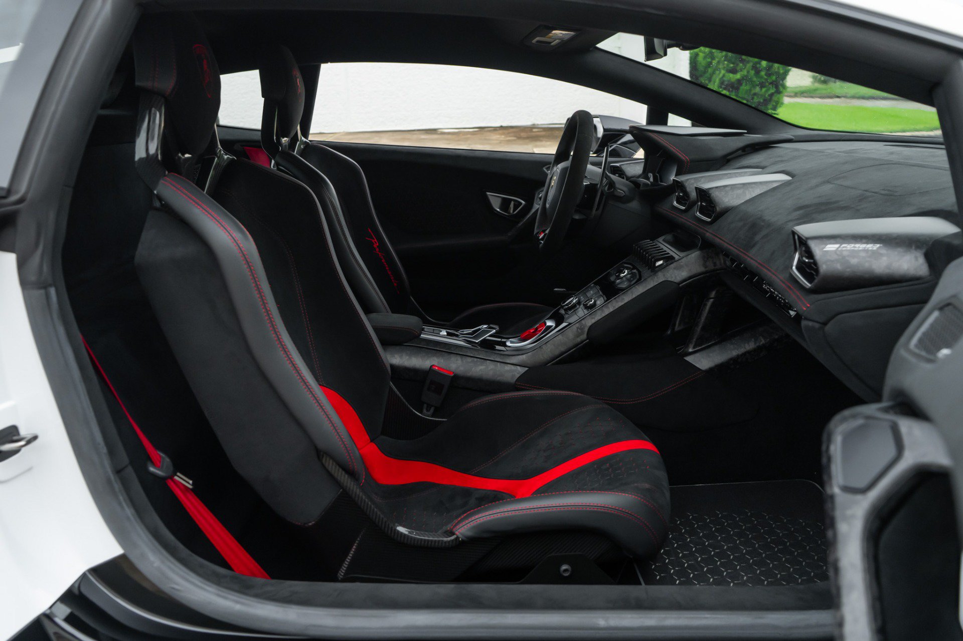 Used 2018 Lamborghini Huracan Performante AWD/4WD image 18