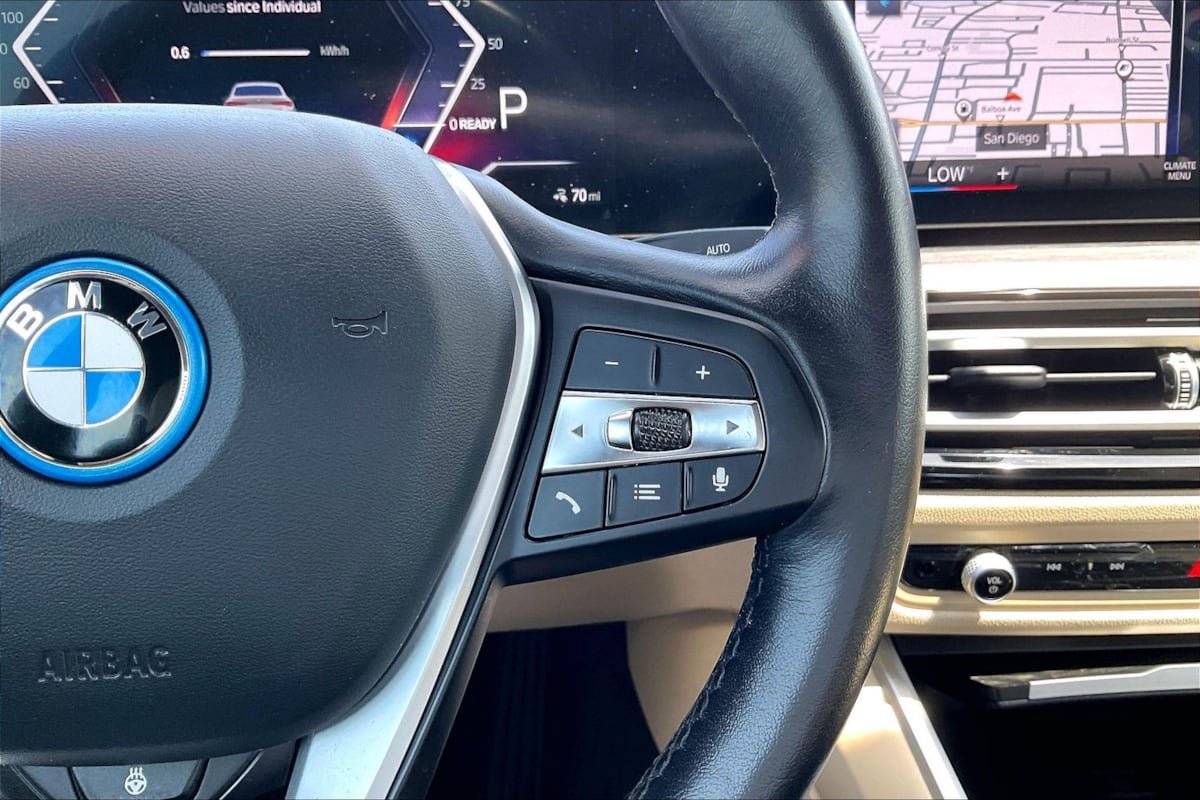 Used 2023 BMW i4 eDrive40 w/ Premium Package RWD image 15