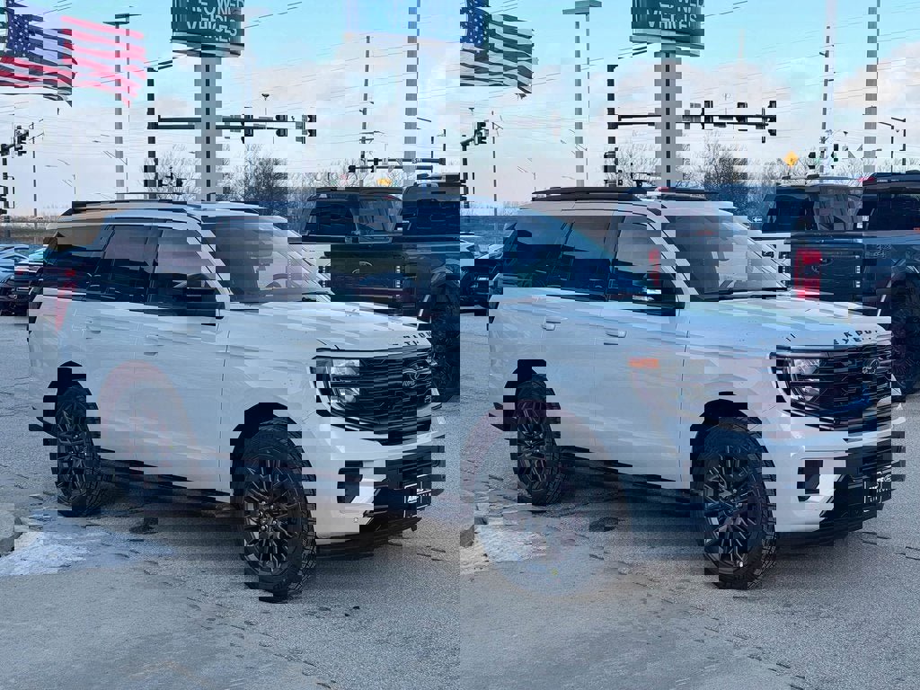 New 2026 Ford Expedition Platinum w/ Stealth Appearance Package image 6