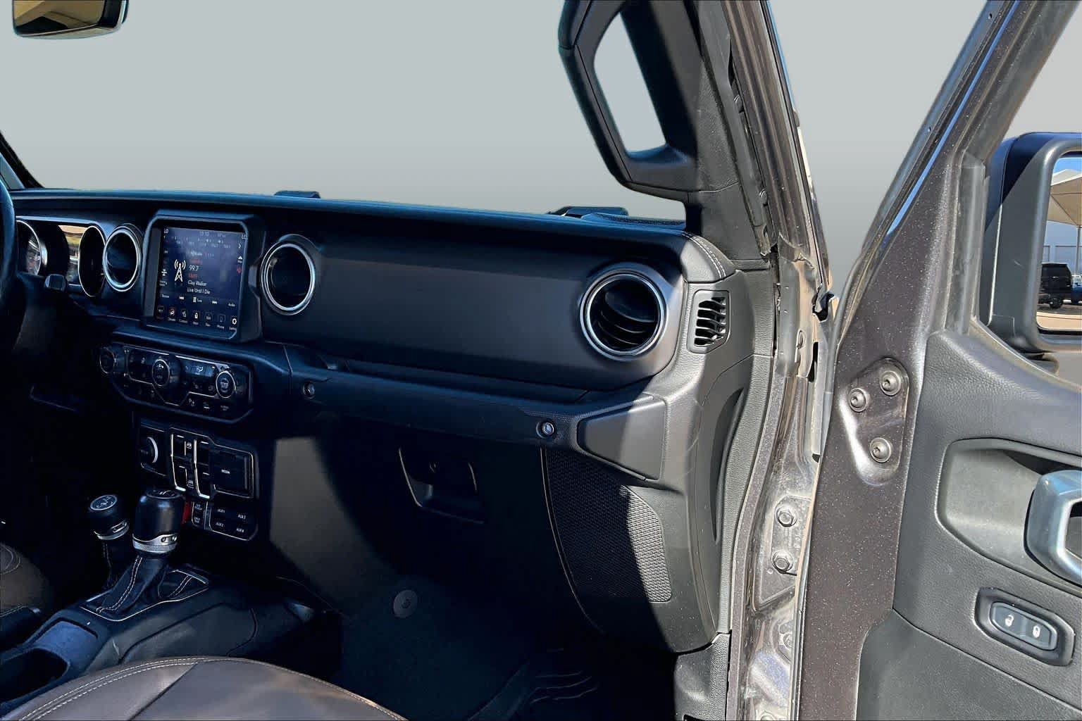 Used 2021 Jeep Gladiator Rubicon AWD/4WD image 16