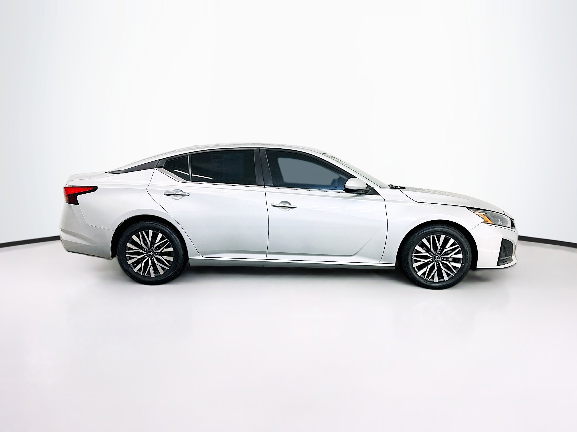 Used 2023 Nissan Altima 2.5 SV image 10