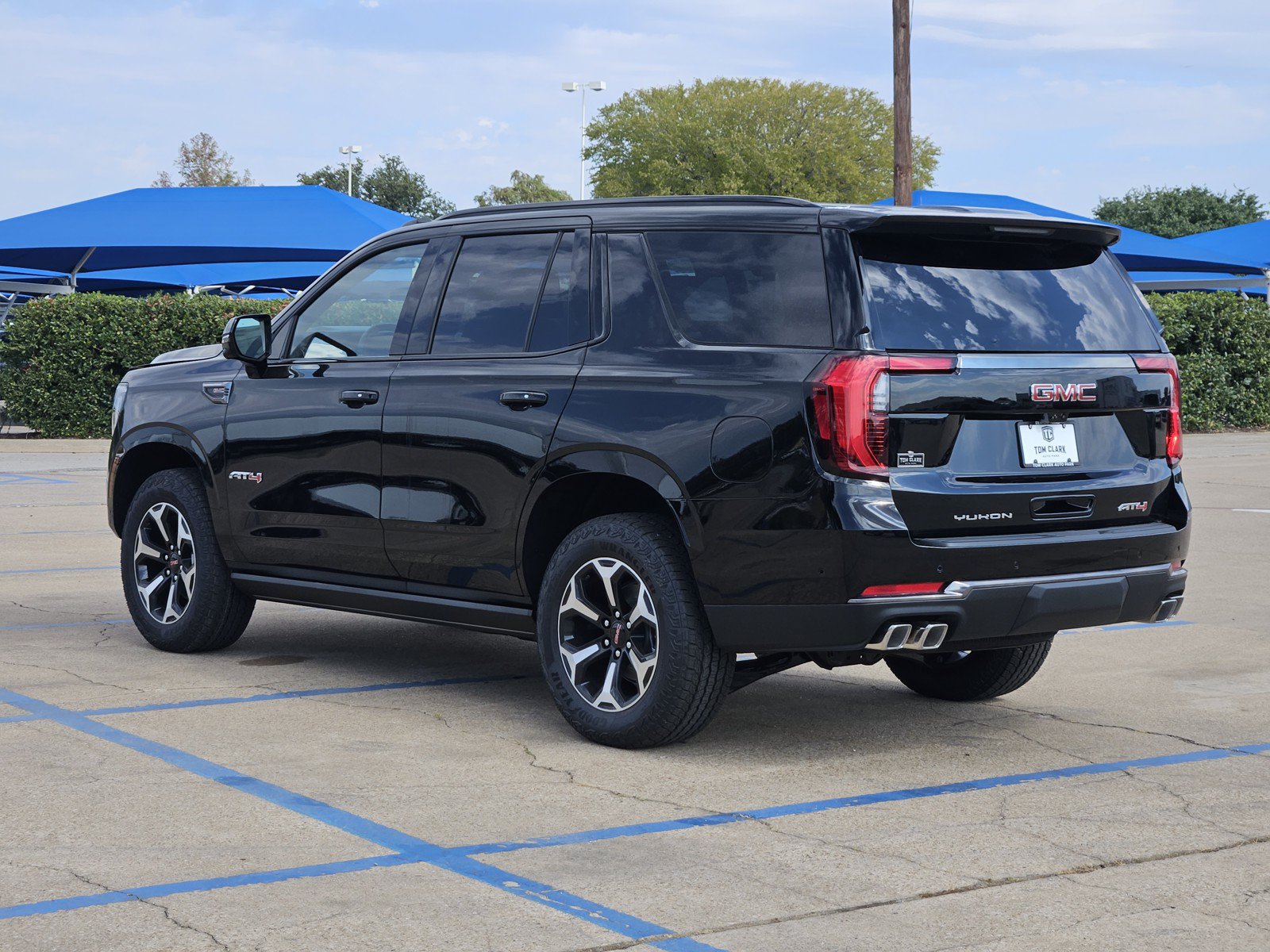 New 2026 GMC Yukon AT4 w/ AT4 Premium Plus Package AWD/4WD image 3