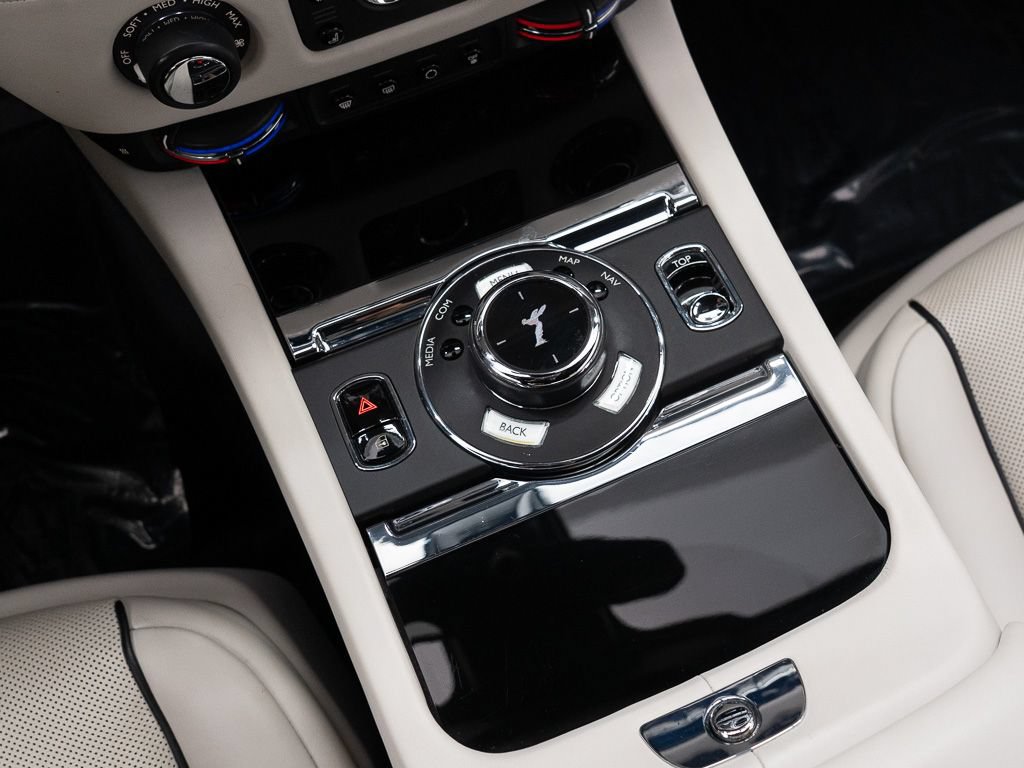 Certified 2018 Rolls-Royce Dawn RWD image 38