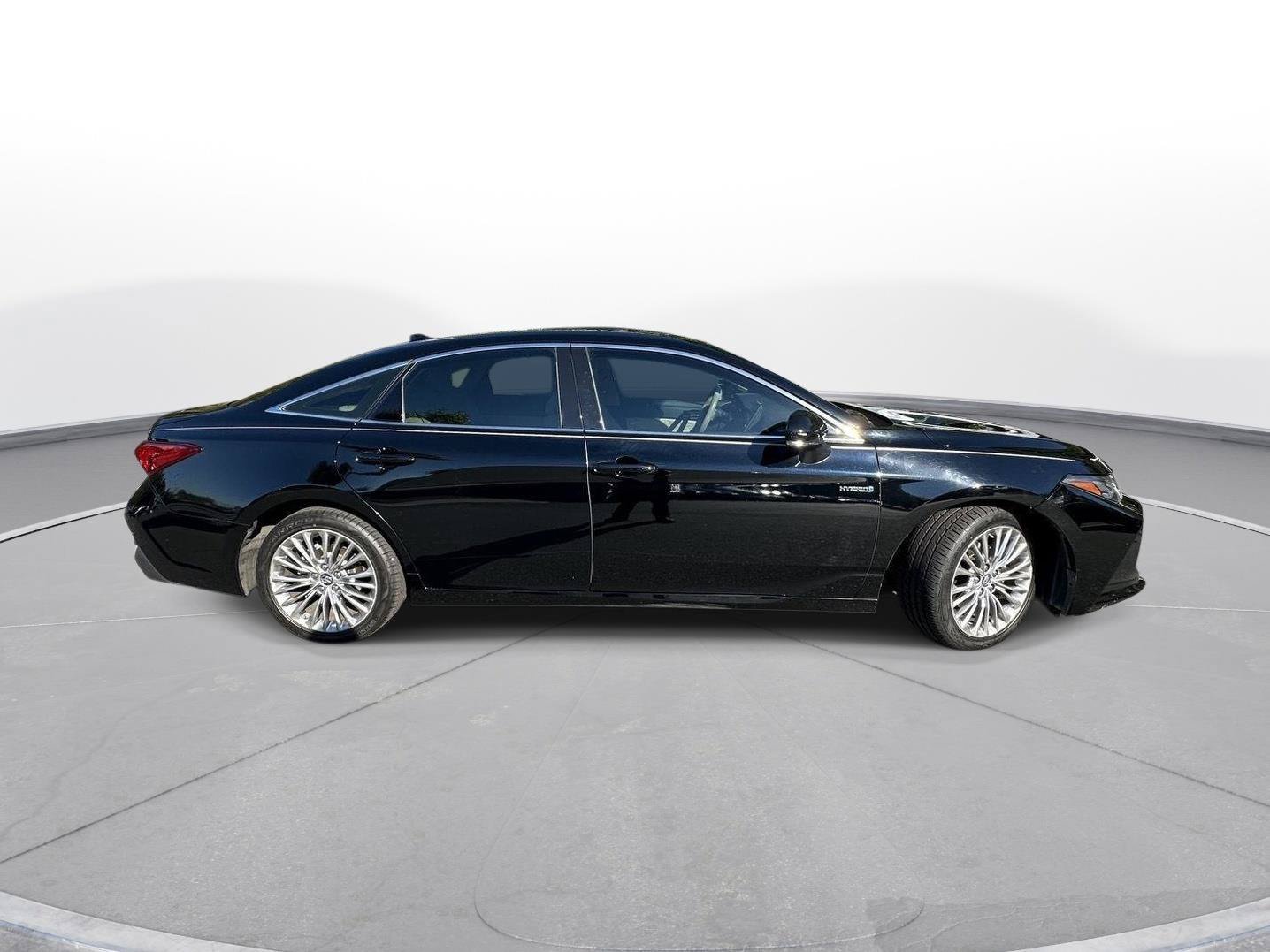 Used 2019 Toyota Avalon Limited FWD image 5