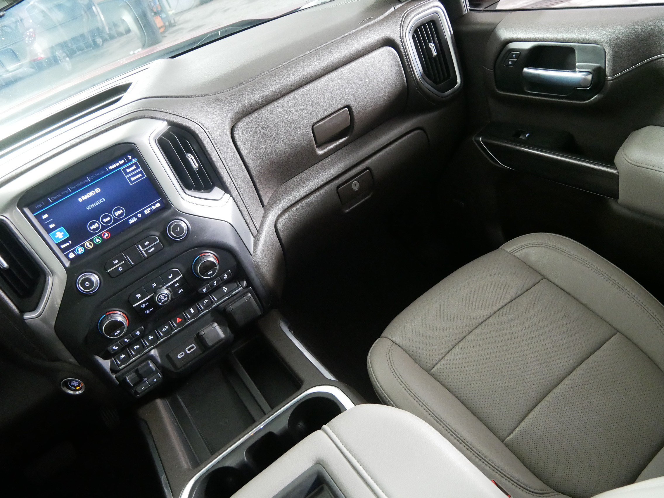 Certified 2019 Chevrolet Silverado 1500 LTZ w/ LTZ Premium Package AWD/4WD image 11