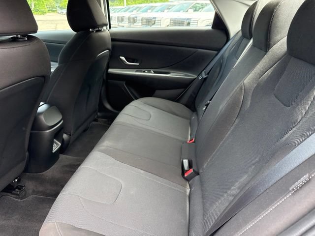 Used 2025 Hyundai Elantra SE FWD image 19