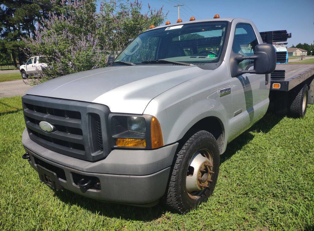 Used 2006 Ford F350 2WD Regular Cab DRW Super Duty