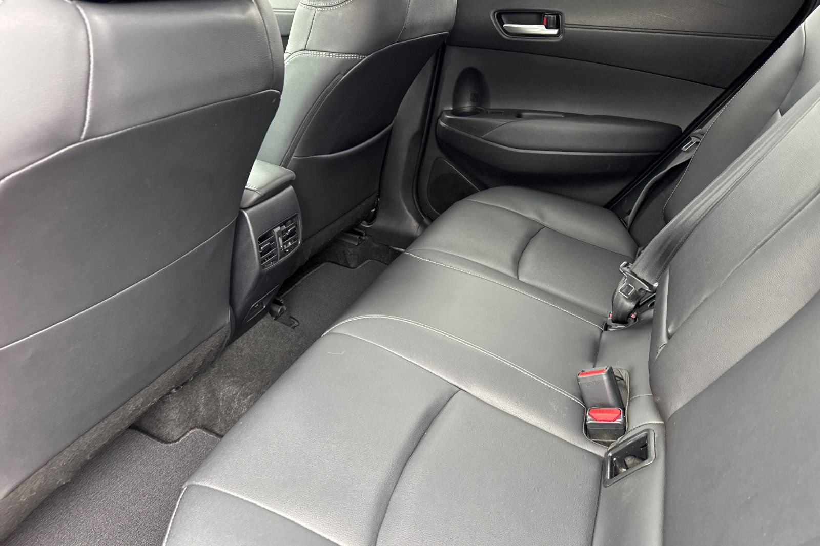 Used 2024 Toyota Corolla Cross XLE image 12