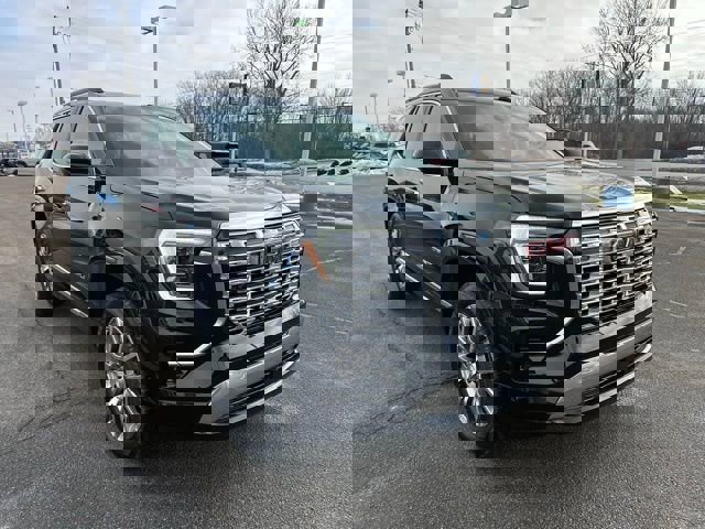 New 2026 GMC Terrain Denali w/ LPO, Black Badging Package image 4