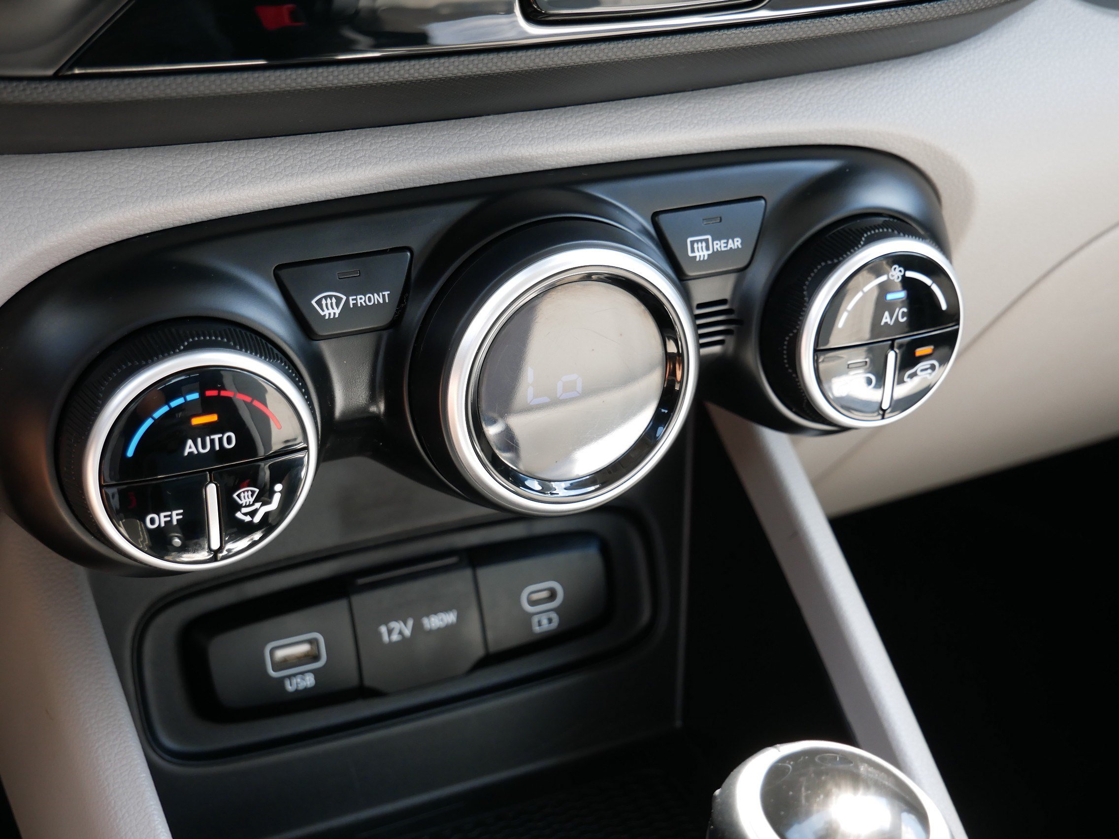 Certified 2024 Hyundai Venue SEL FWD image 24